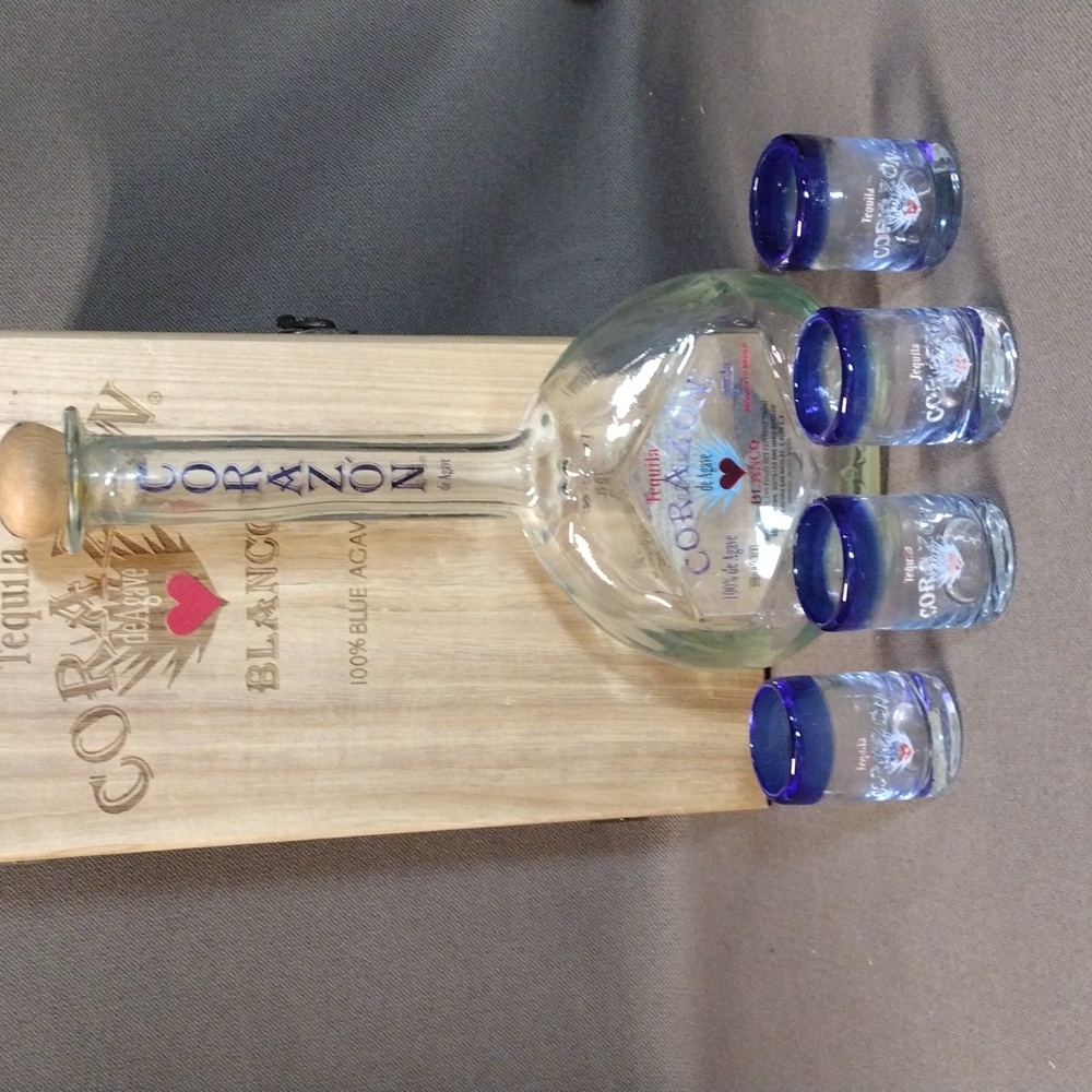 Corazon deAgave Tequila bottle and 4 shot glass set